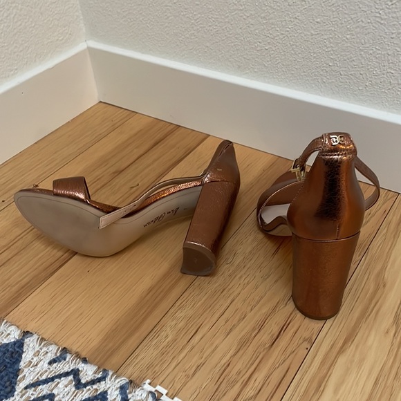 Sam Edelman. Size 7 Bronze/ gold. Worn once with sequin dress. - Picture 2 of 3